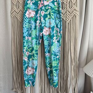 Lilly Pulitzer UPF 50 Luxletic 28" Island Jogger - Size Medium - EUC